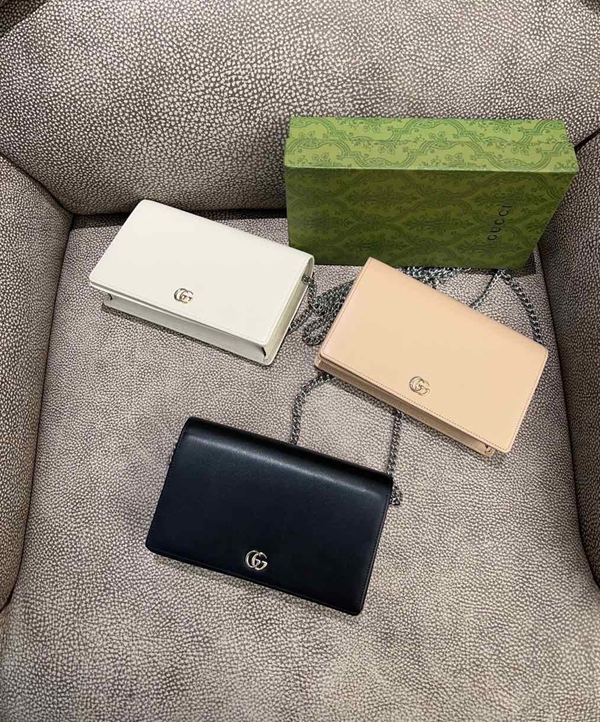 グッチ財布 レプリカ着用イメージ